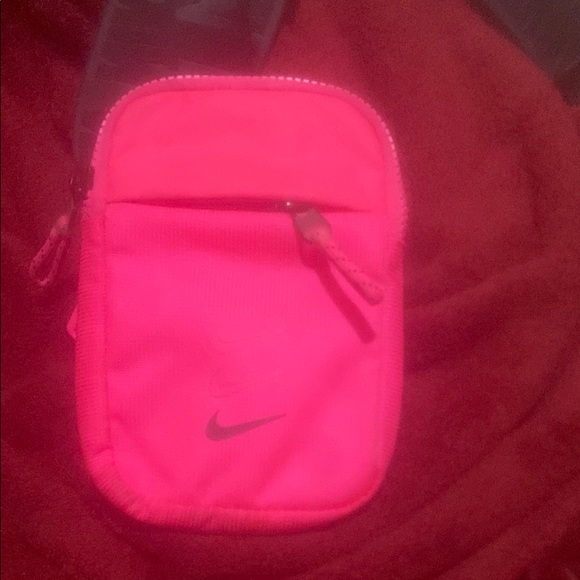 Nike Pink Small Pouch - Picture 1 of 2